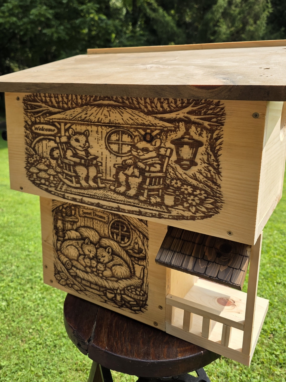 Large Squirrel House Box - Picture 8 of 10